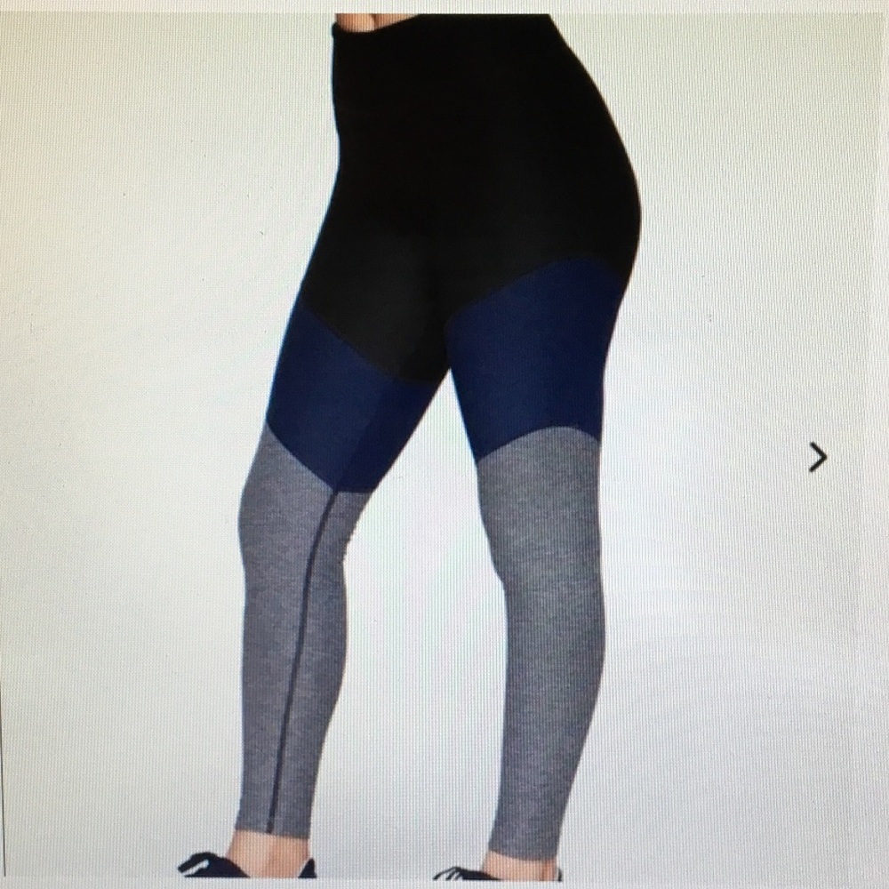SALE! Outdoor Voices 7/8 Tri-tone leggings